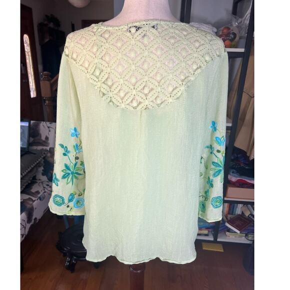 Figueroa & Flower Embroidered Blouse V-Neck, Bell Sleeve Green/Blue size Medium - Picture 5 of 14